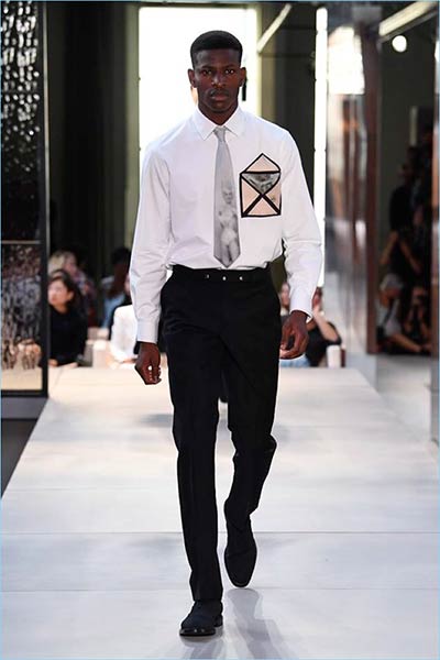 مجموعة Ricardo Tisci الأولى لدار Burberry... تصاميم راقية بلمسة جريئة